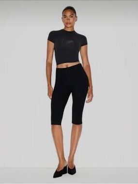 Skims Essential High Waisted Black Capri